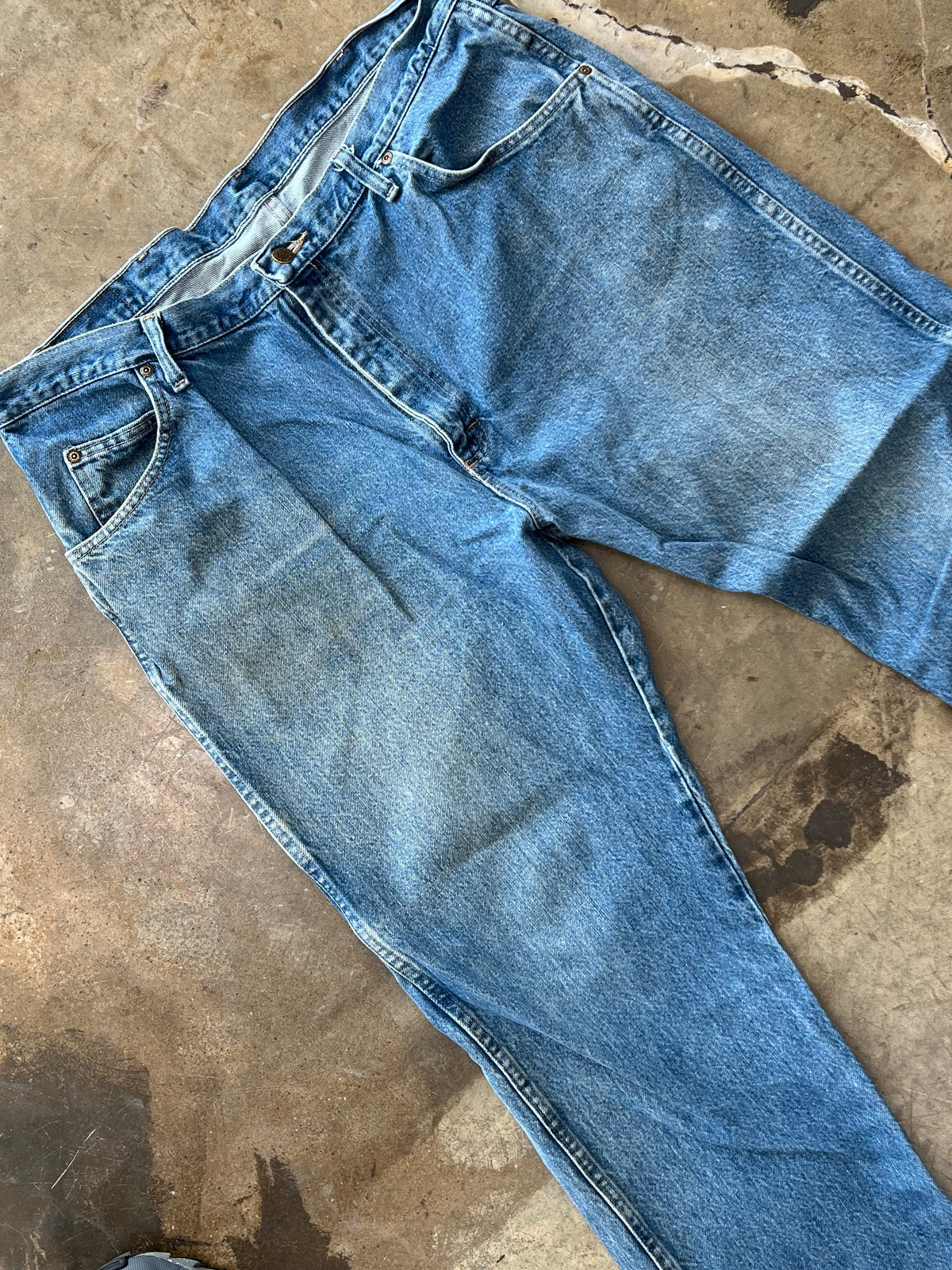 Wrangler Jeans Distressed Leg Opening