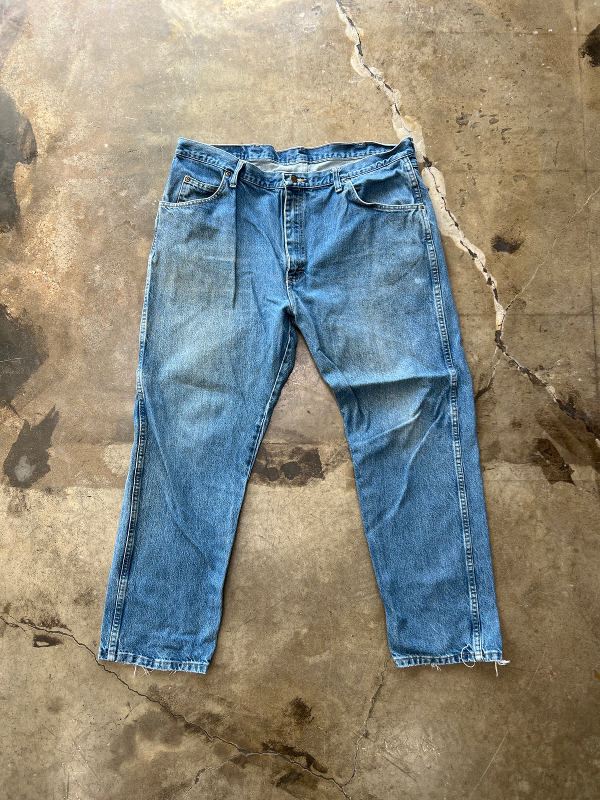 Wrangler Jeans Distressed Leg Opening