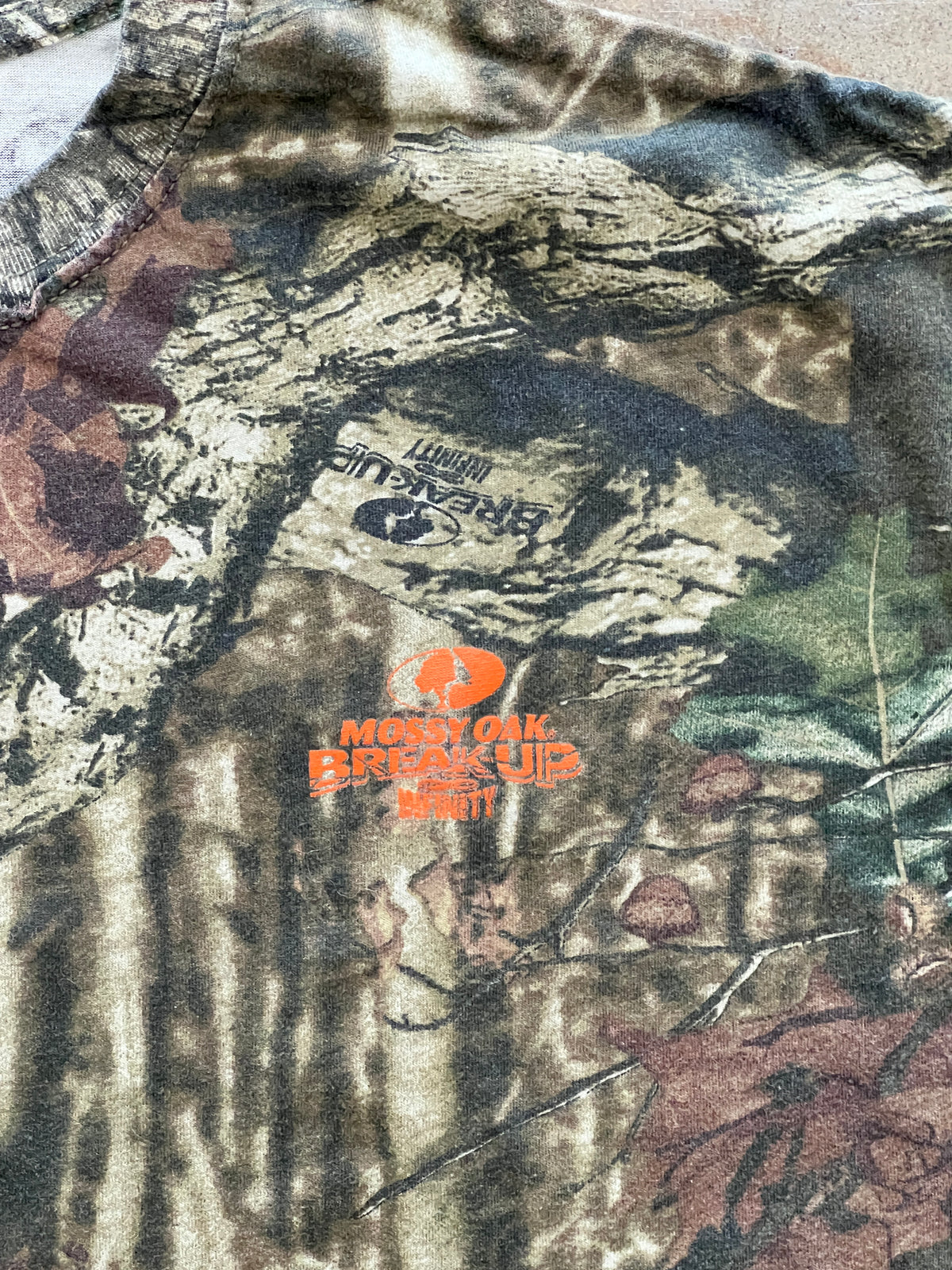 Mossy Oaks Break Up Real Wood Camo Tee XL