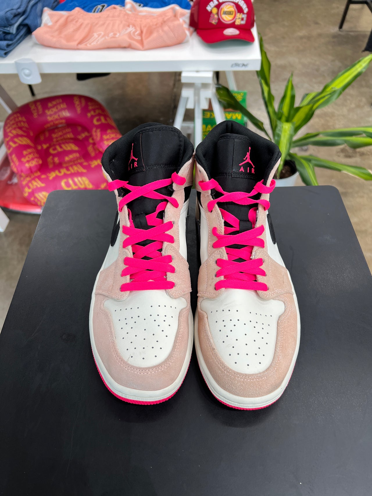 Air Jordan 1 Mid Crimson Tint