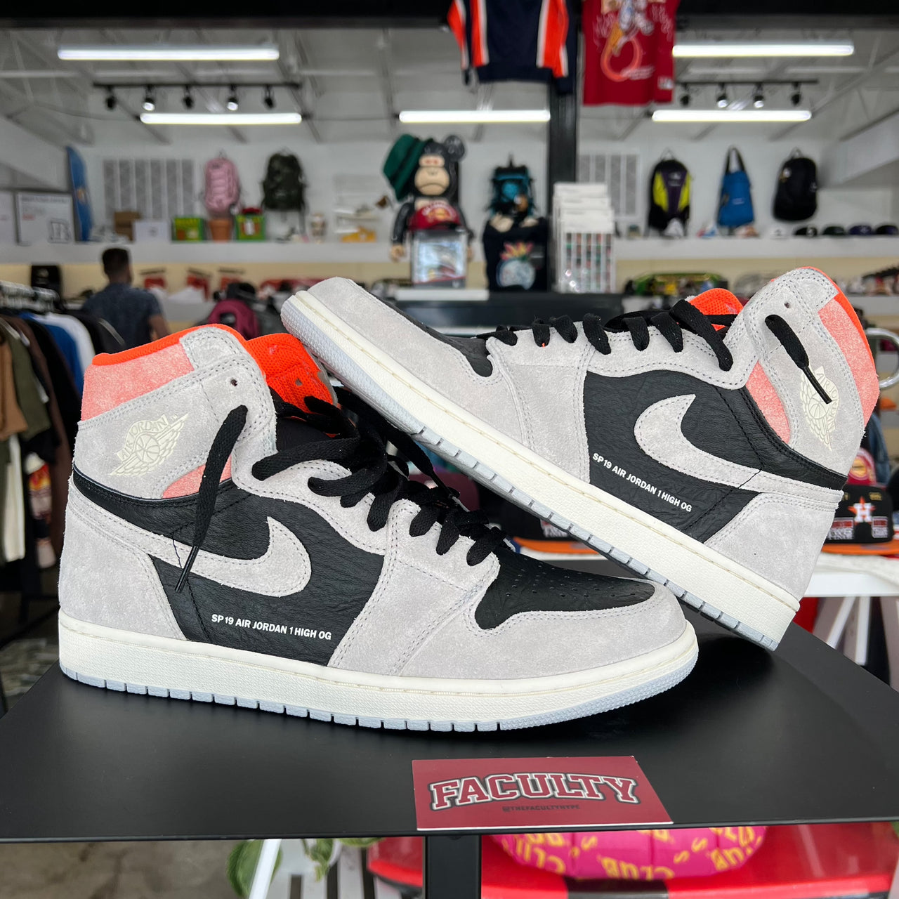 Air Jordan 1 Neutral Grey Hyper Crimson