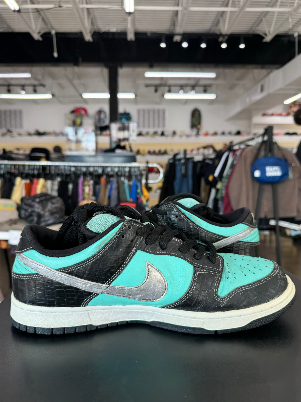 SB Dunk Low Diamond Supply Co.