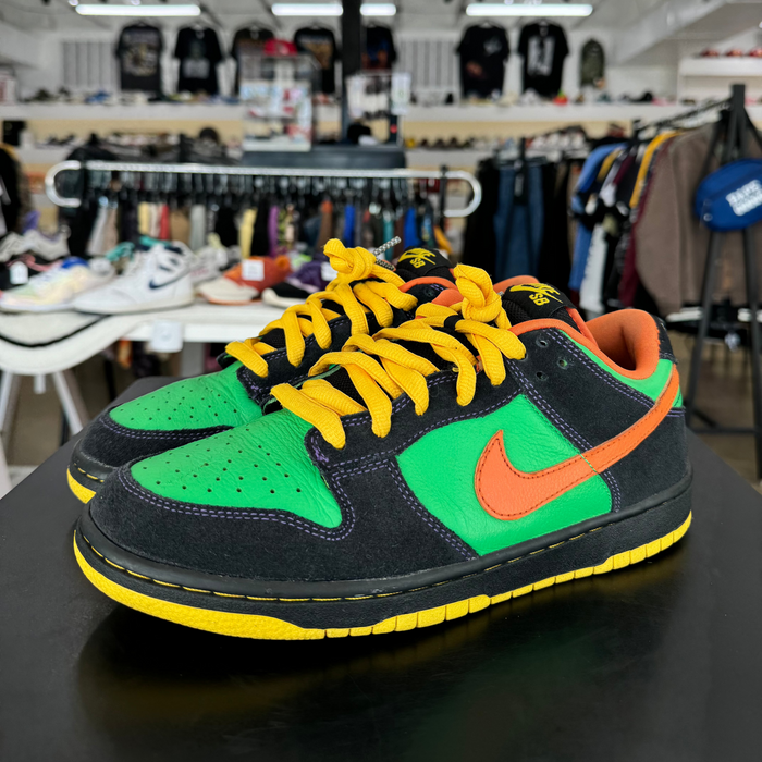 SB Dunk Low Green Spark Hoop Orange