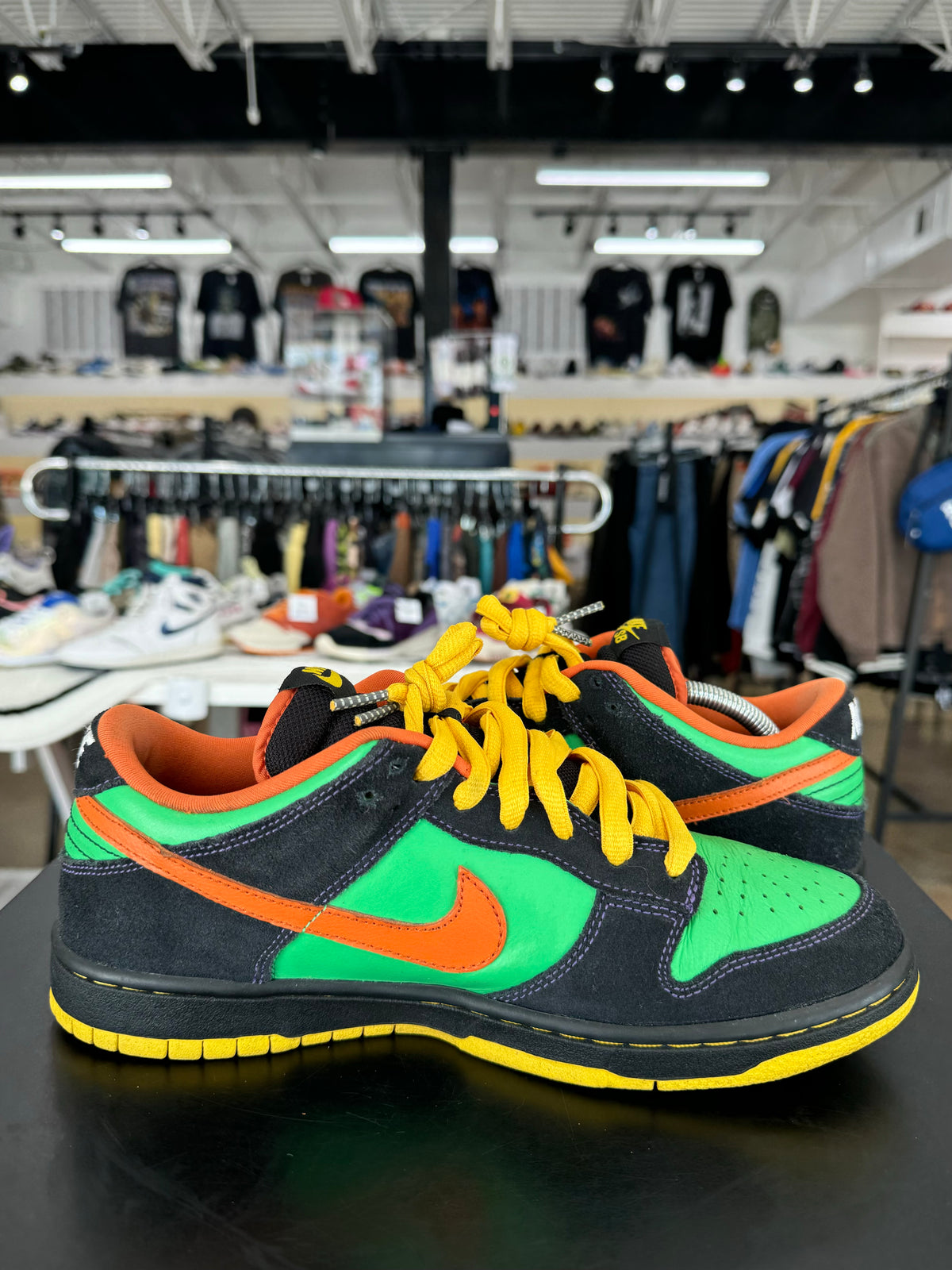 SB Dunk Low Green Spark Hoop Orange