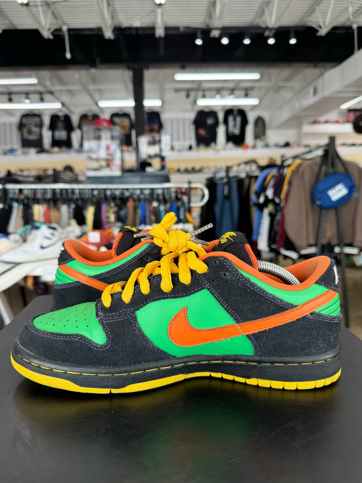 SB Dunk Low Green Spark Hoop Orange