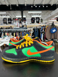 SB Dunk Low Green Spark Hoop Orange