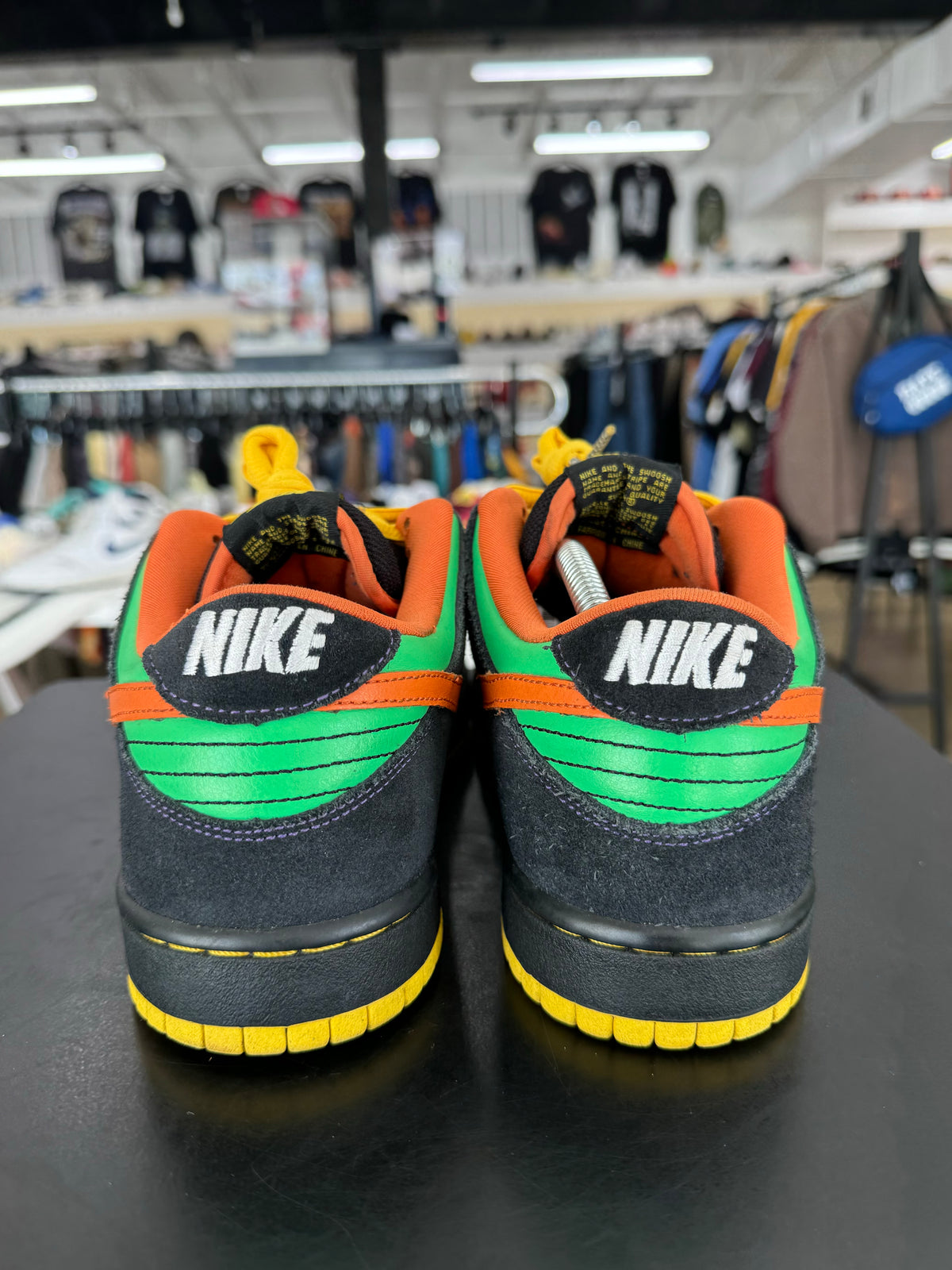 SB Dunk Low Green Spark Hoop Orange