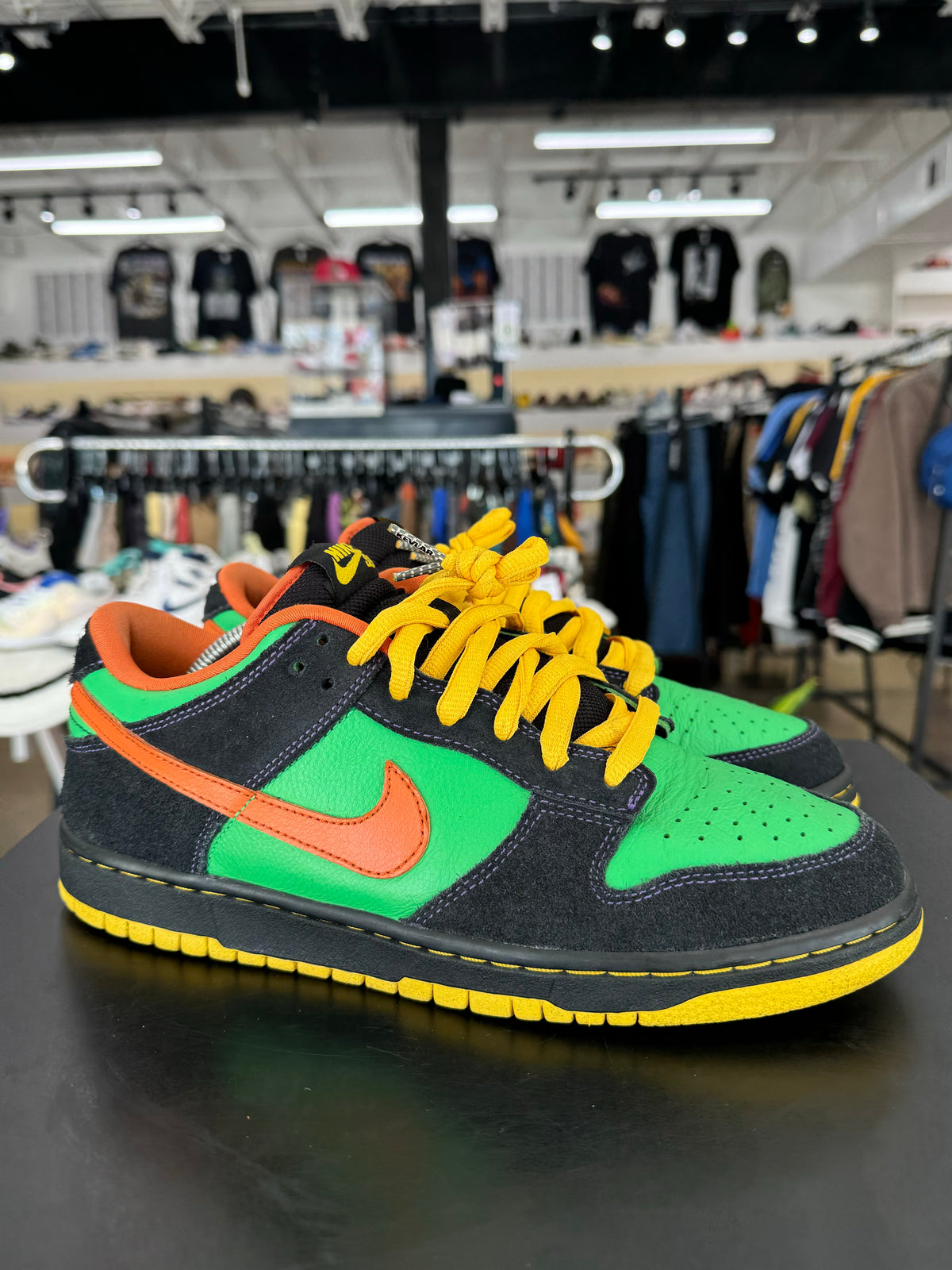 SB Dunk Low Green Spark Hoop Orange