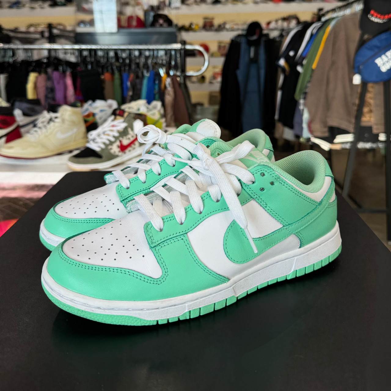 Dunk Low W Glow Green