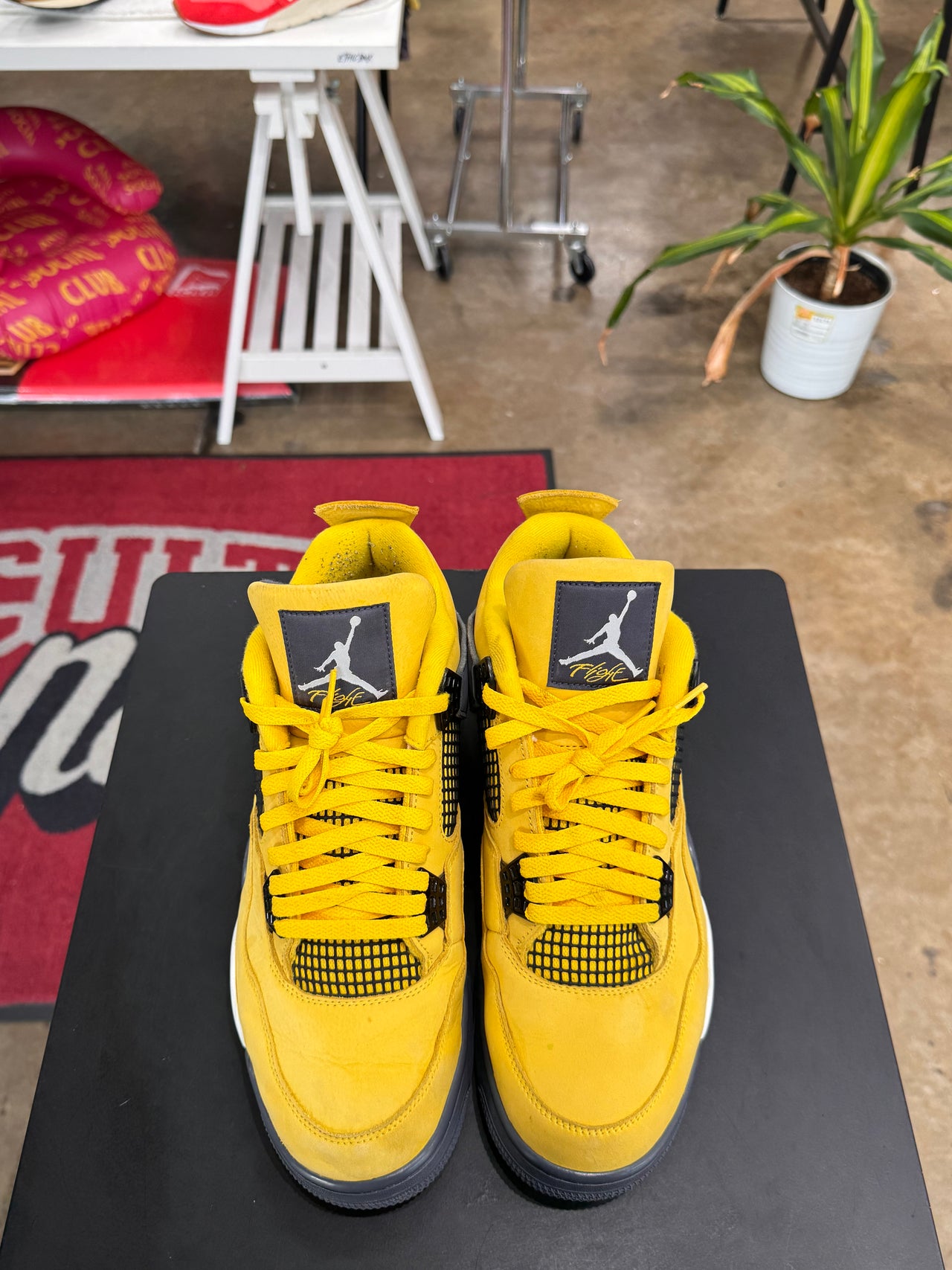 Air Jordan 4 Lightning