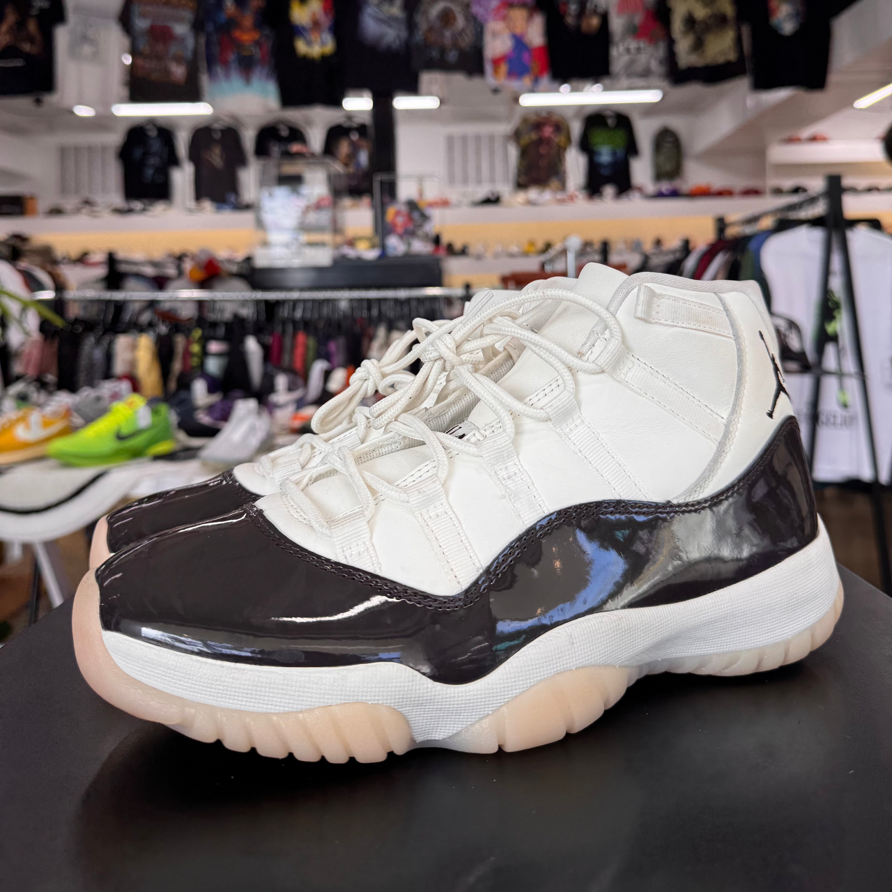 Air Jordan 11 Neapolitan W