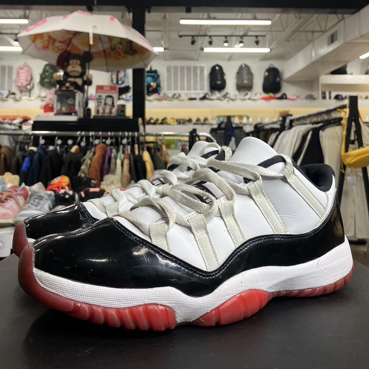 Air Jordan 11 Low Concord Bred