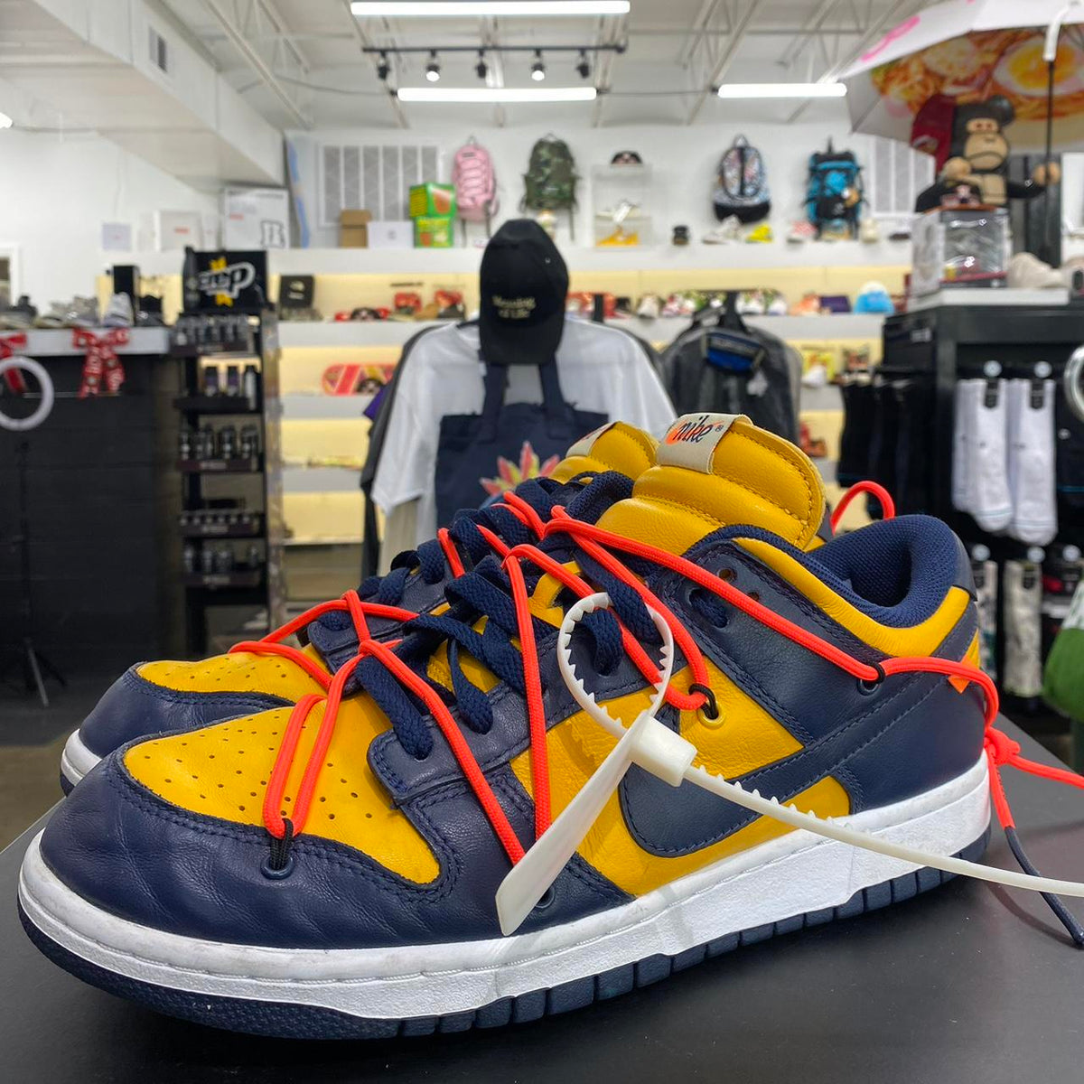 Off-White x Dunk Michigan