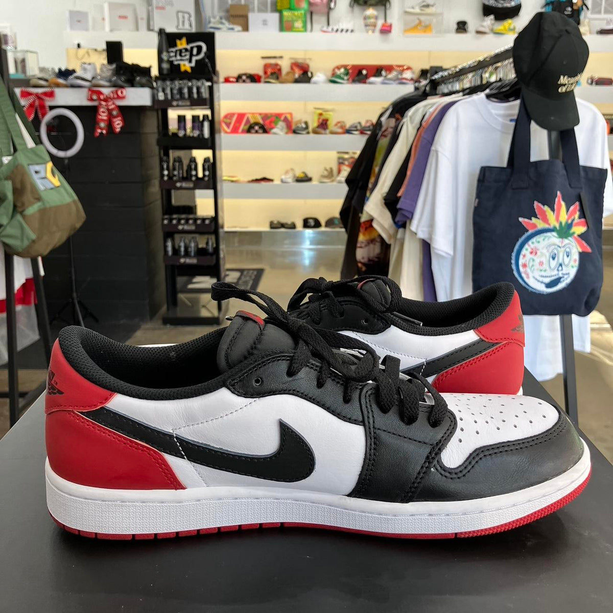 Air Jordan 1 Low Black Toe