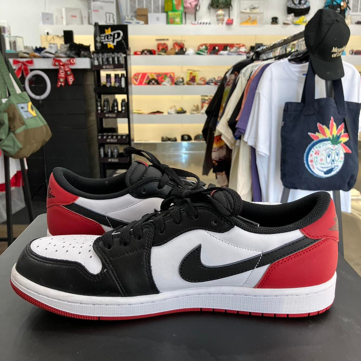 Air Jordan 1 Low Black Toe