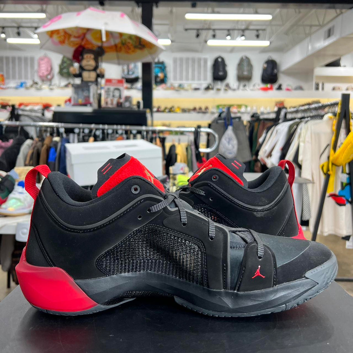 Air Jordan 37 Bred