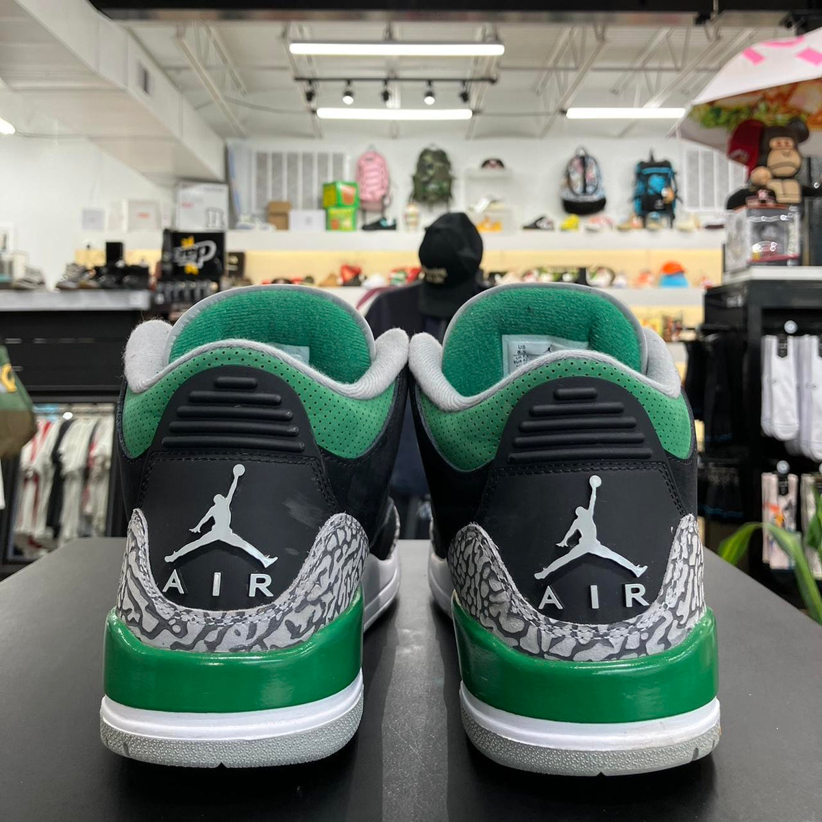 Air Jordan 3 Pine Green (8.5)