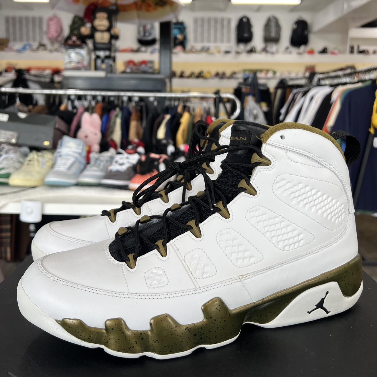 Air Jordan 9 Statue