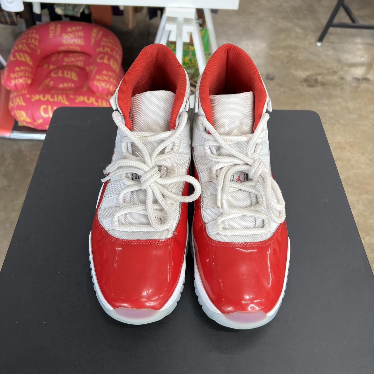 Air Jordan 11 Cherry (9.5)