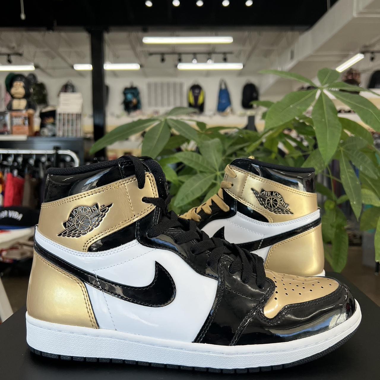 Air Jordan 1 Patent Gold Toe