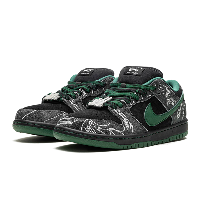 SB Dunk Low There Skateboard